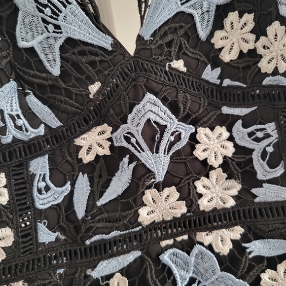 BARDOT // Botanica Lace Midi Dress - Picture 3 of 4